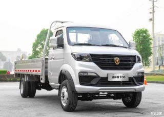 汽车4.5顿载货多少